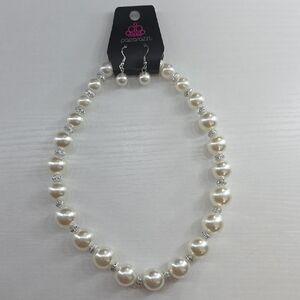 NWT Paparazzi Brand Necklace And Earring Set